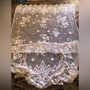 VTG Handmade Filet Crochet Lace Tablecloth Motif 65 X100”Ecru